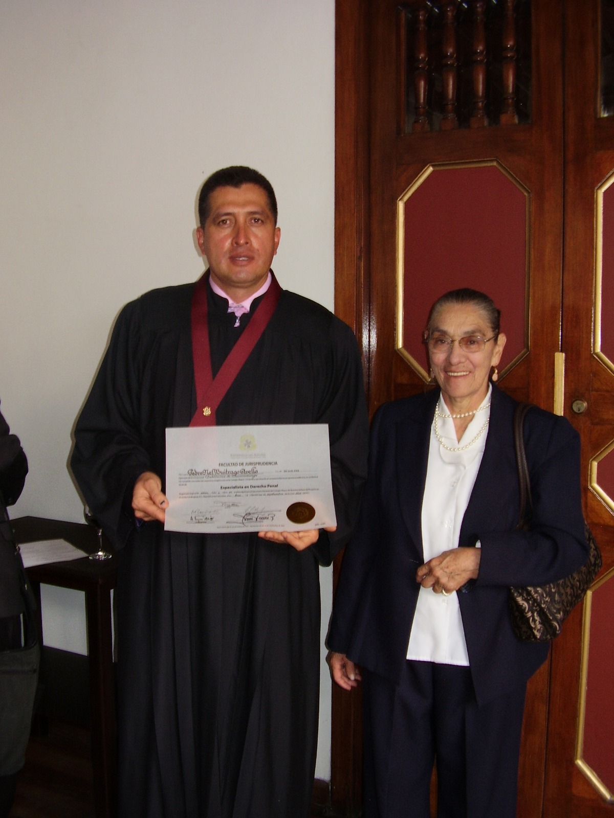 Diploma de Especialista en Derecho Penal expedido a Pedro Nel Buitrago Avella por la Facultad de Jurisprudencia