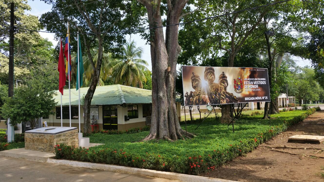 Entrada de la sede de la Brigada Móvil No. 25 del Ejército Nacional de Colombia